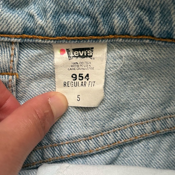 Levi's Light Wash High-Rise Rolled Hem Denim Shorts Size 5 Vintage Style - Picture 3 of 4